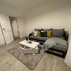 Beautiful 2 Bedroom On Tower Bridge London